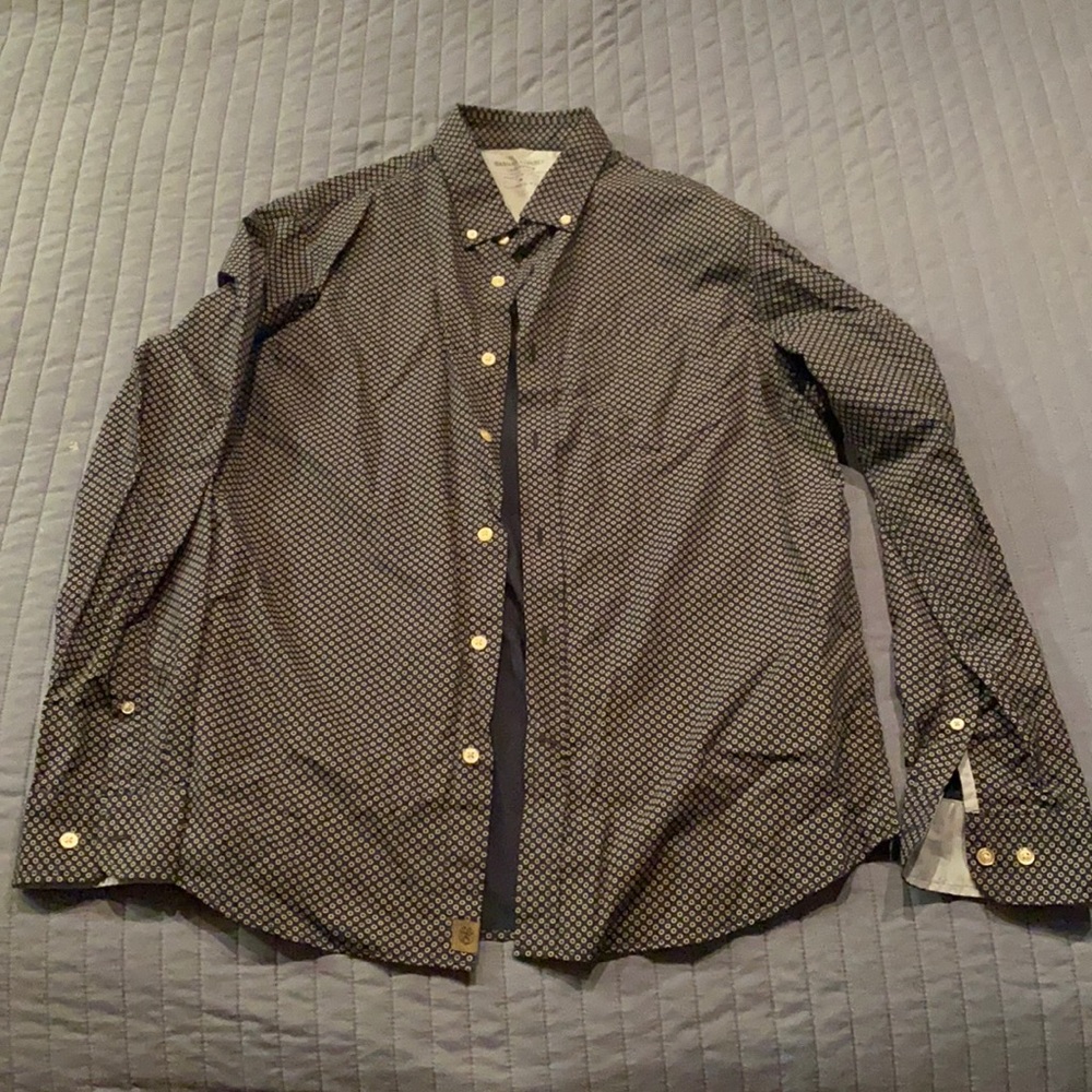 Men’s Banana Republic. Untucked Slim Fit